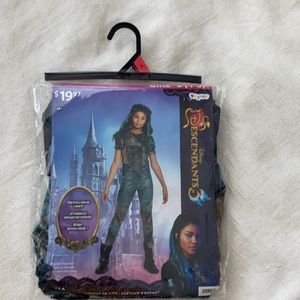 Girls uma size small (4at-6) AND wig!